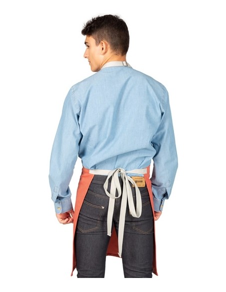 DELANTAL CON PETO HEBILLA ENLAZADA 
