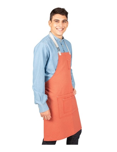 DELANTAL CON PETO HEBILLA ENLAZADA 