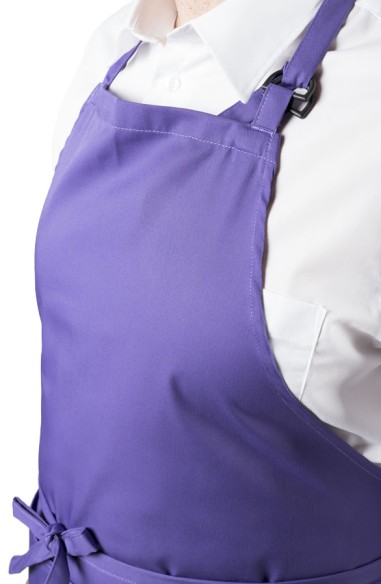 DELANTAL CON PETO Y BOLSILLOS MORADO