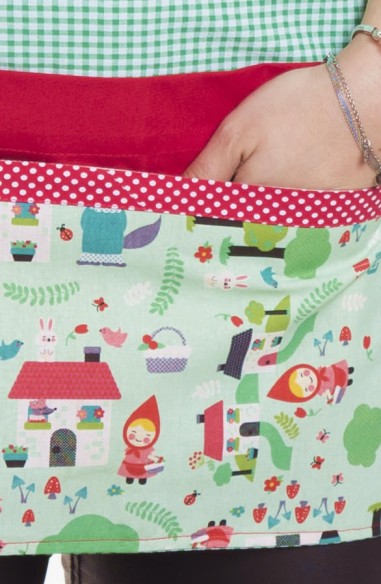 DELANTAL MAESTRA MINI CAPERUCITA ROJA